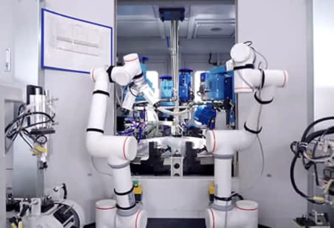 Cobot in a production cell