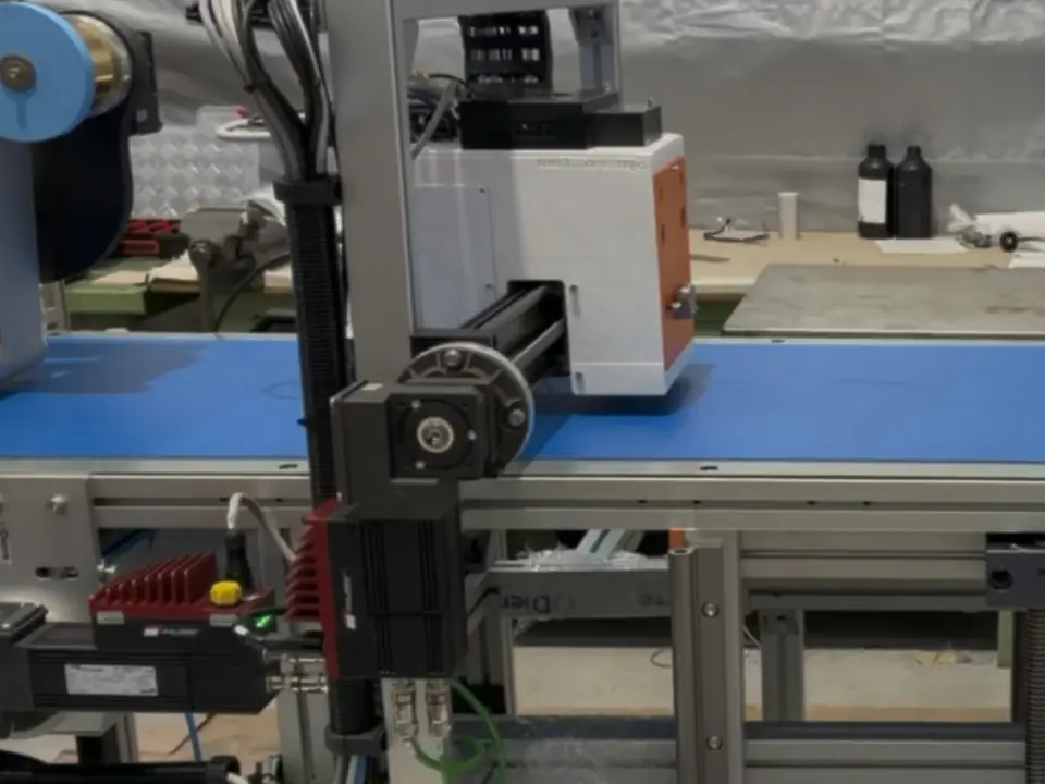 SynHexis inkjet print bar, built and mounted on a conveyor